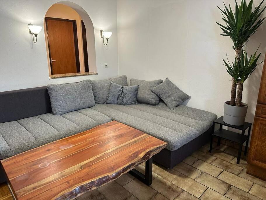 Geraeumige Rustikale Tiroler Wohnung 1-8 Personen Imst Luaran gambar